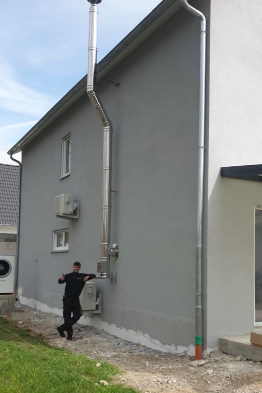 Außenwandschornstein an einem Wohnhaus